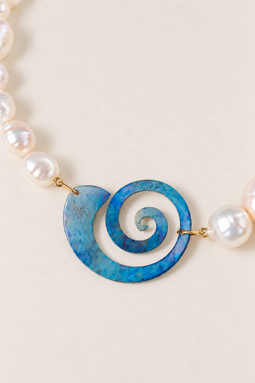 VENUS TITANIUM NECKLACE