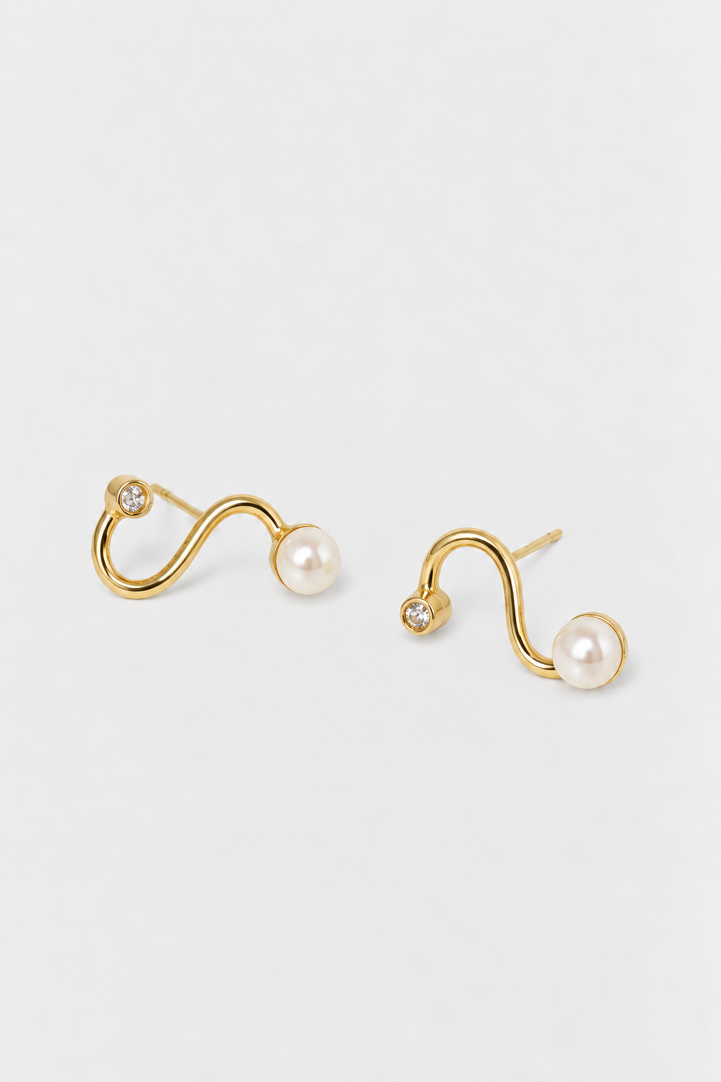 THE MIDNIGHT PEARL EARRINGS