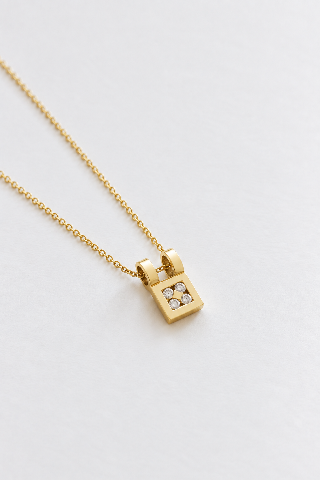 THE FAMILY DIAMOND PENDANT