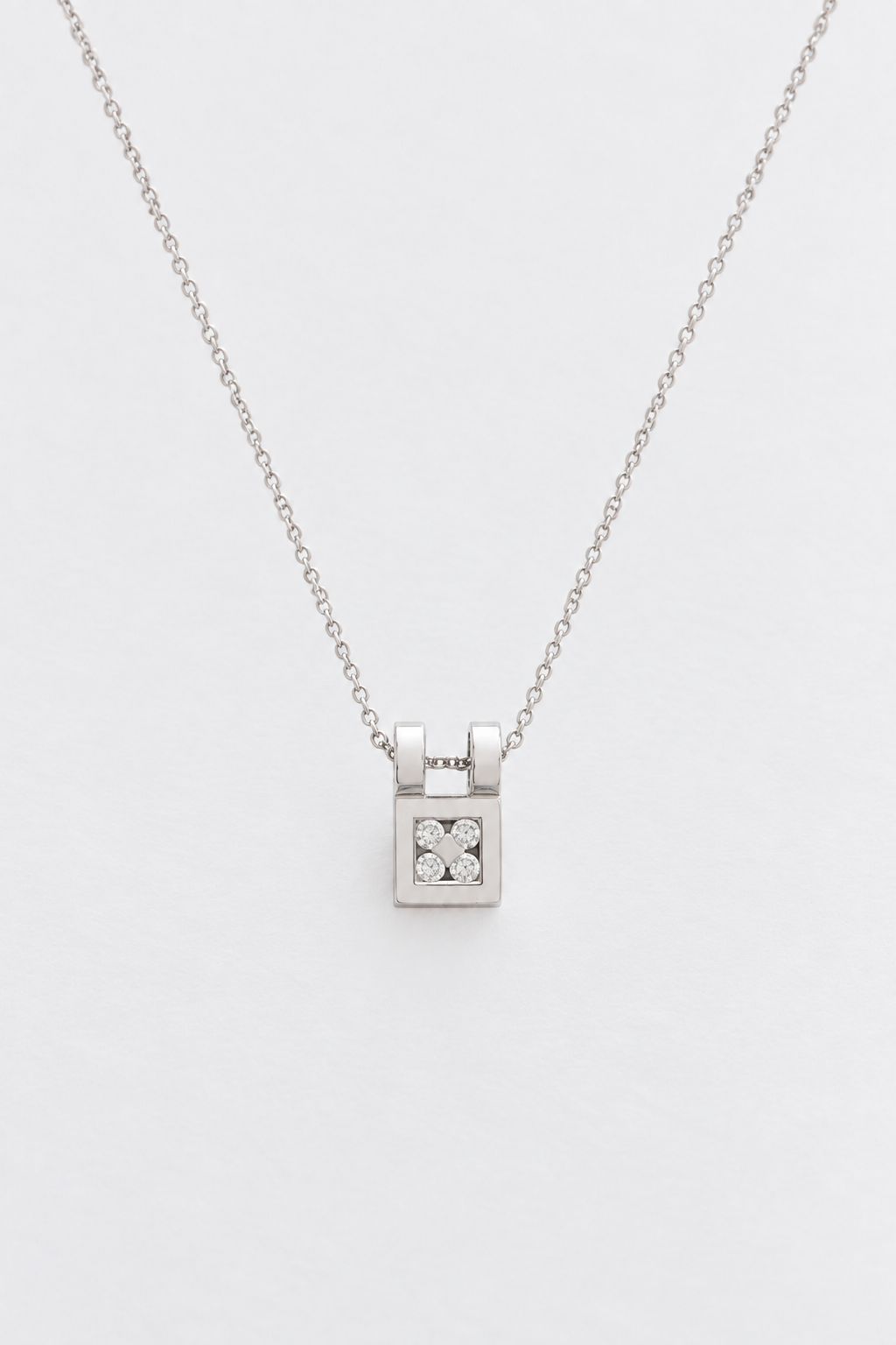 THE FAMILY DIAMOND PENDANT
