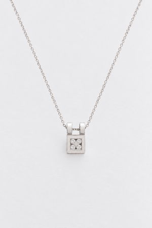 THE FAMILY DIAMOND PENDANT