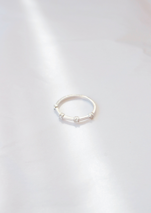 THE SEAL OF LOVE DIAMOND RING - Silver