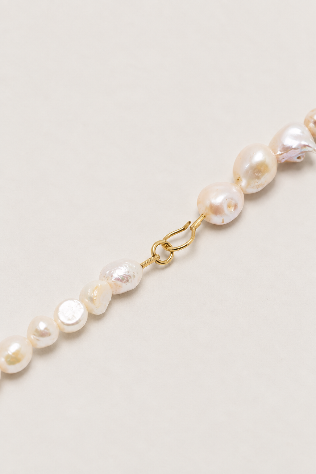 VENUS TITANIUM NECKLACE
