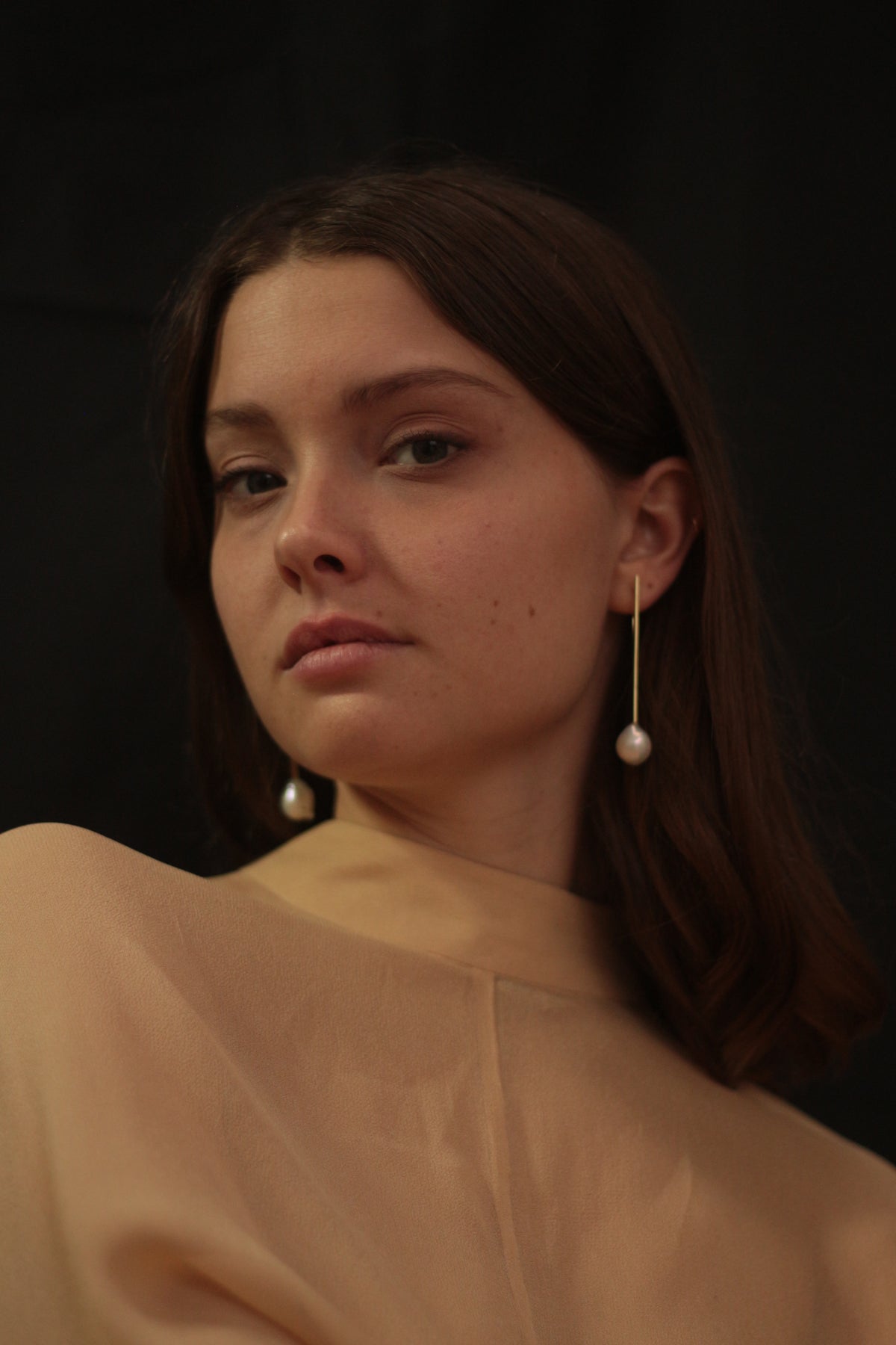 THE MOON PEARL EARRINGS - SILVER