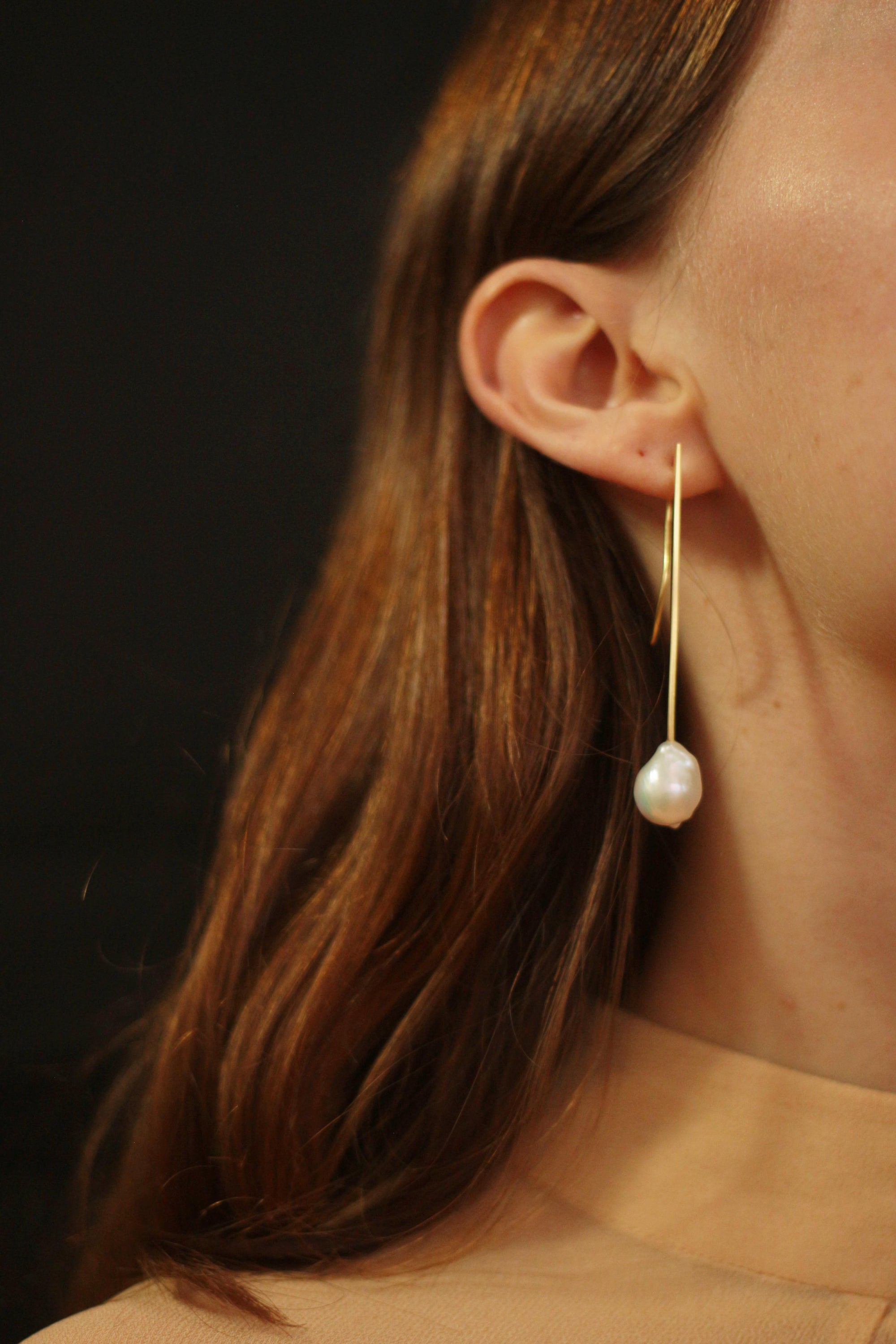 THE MOON PEARL EARRINGS - SILVER