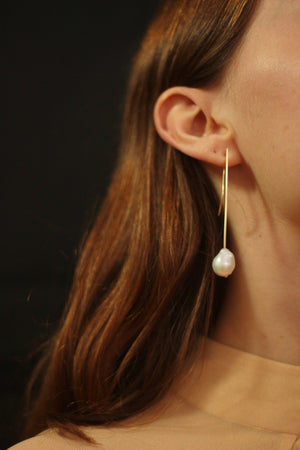 THE MOON PEARL EARRINGS - SILVER